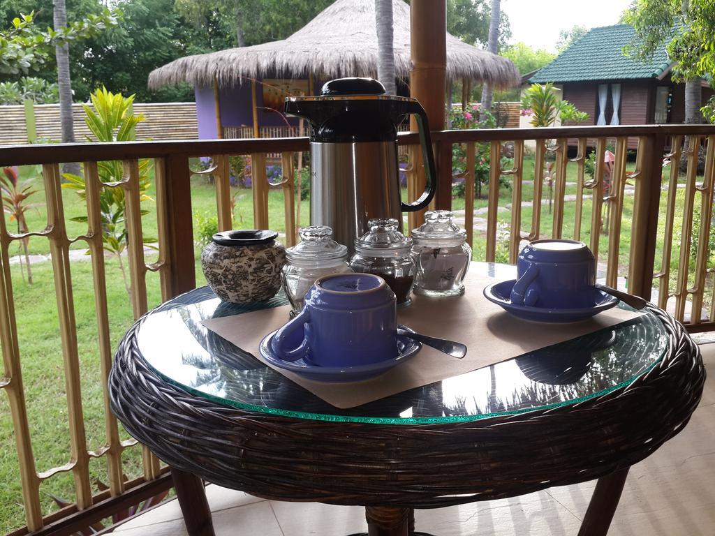 Oasi Bungalows Hotel Gili Air Buitenkant foto