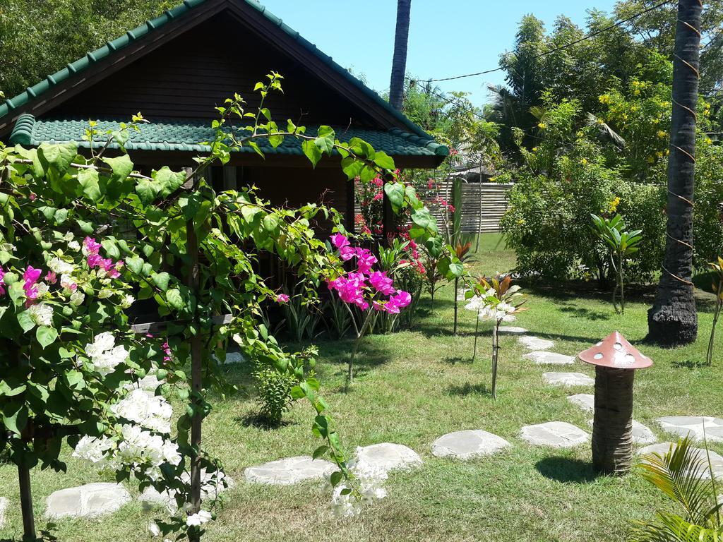 Oasi Bungalows Hotel Gili Air Buitenkant foto