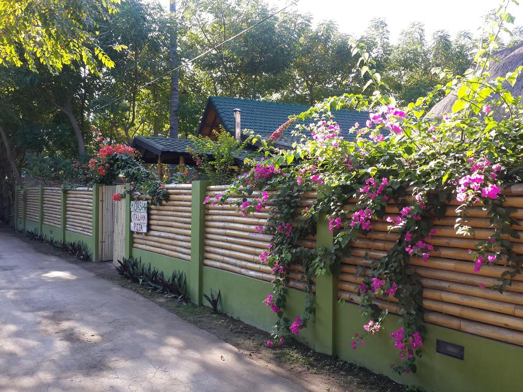 Oasi Bungalows Hotel Gili Air Buitenkant foto