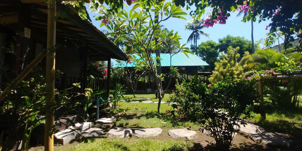 Oasi Bungalows Hotel Gili Air Buitenkant foto
