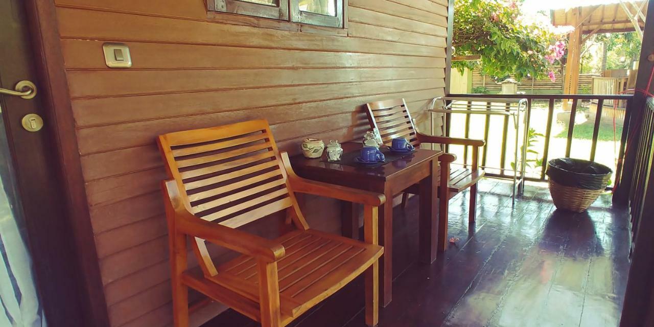 Oasi Bungalows Hotel Gili Air Buitenkant foto