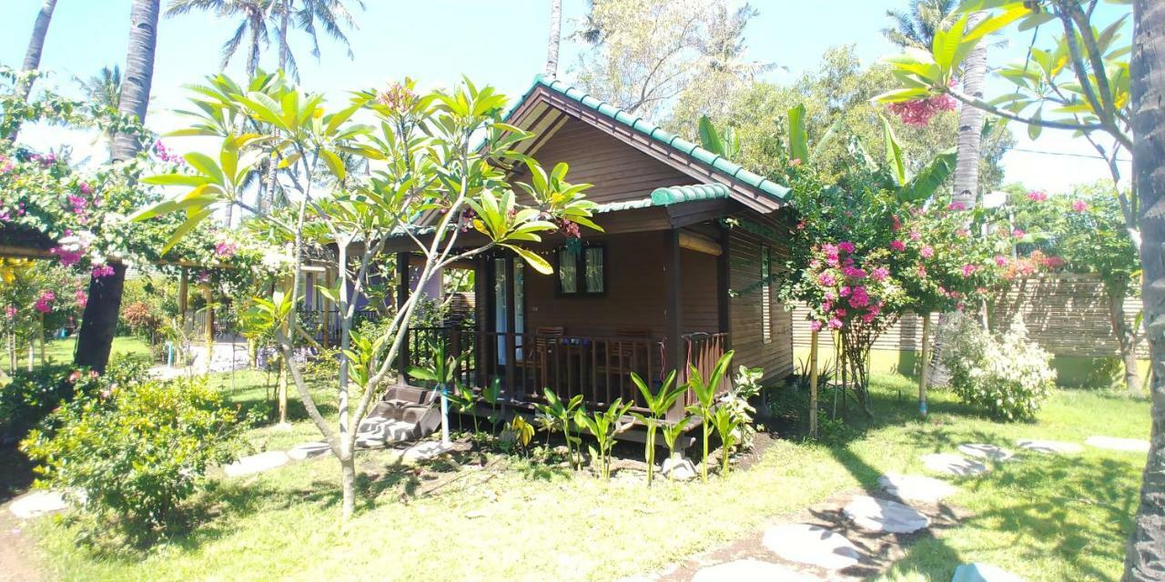 Oasi Bungalows Hotel Gili Air Buitenkant foto